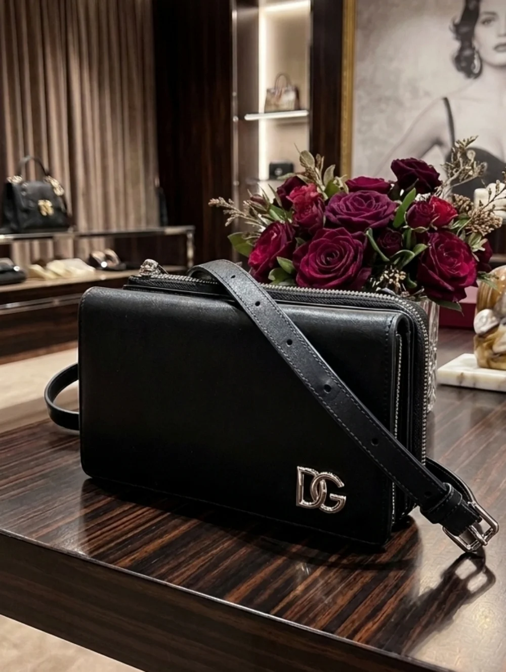 Dolce & Gabbana | DG Logo Leather Accordion Crossbody | Black - Picture 4 of 16